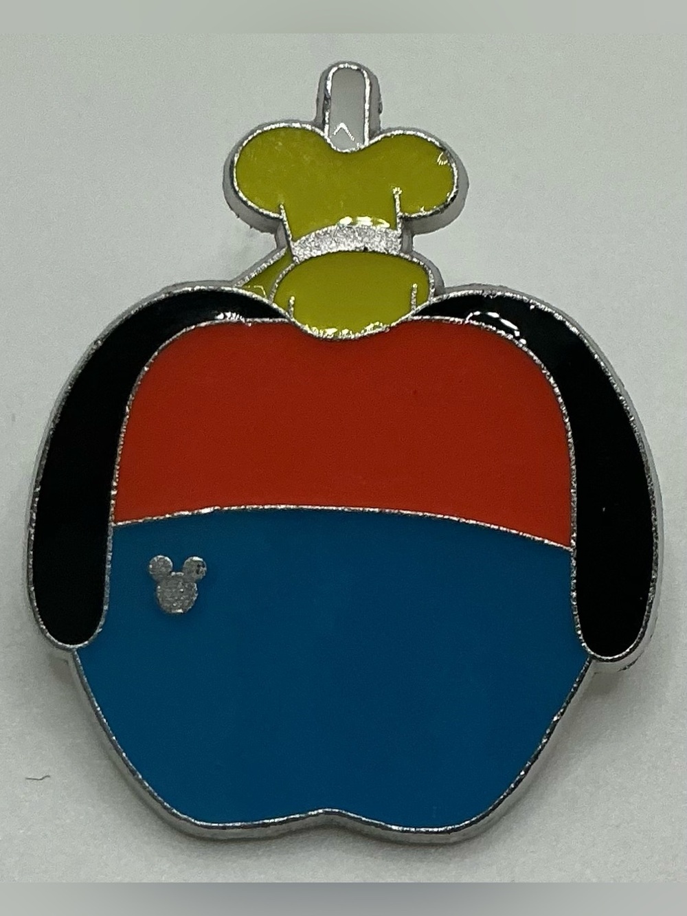 2015 DISNEY CANDY APPLE CHARACTERS HIDDEN MICKEY PIN GOOFY